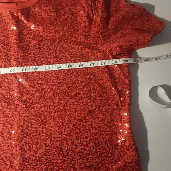 DKNY large red sequin stretchy tshirt - Picture 6 of 6
